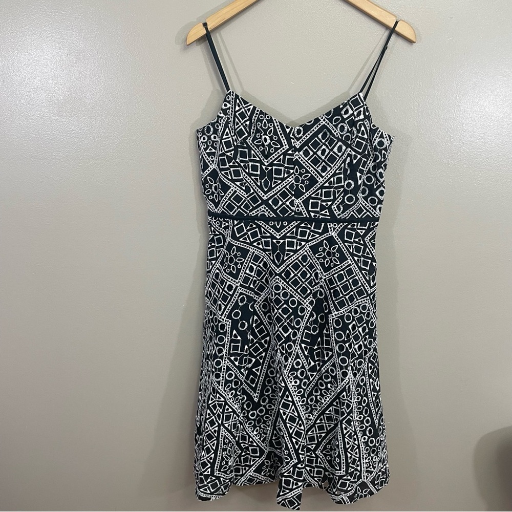 Banana Republic women’s size 8 dress Geo Lace Black/White Spaghetti Strap black - Picture 3 of 14